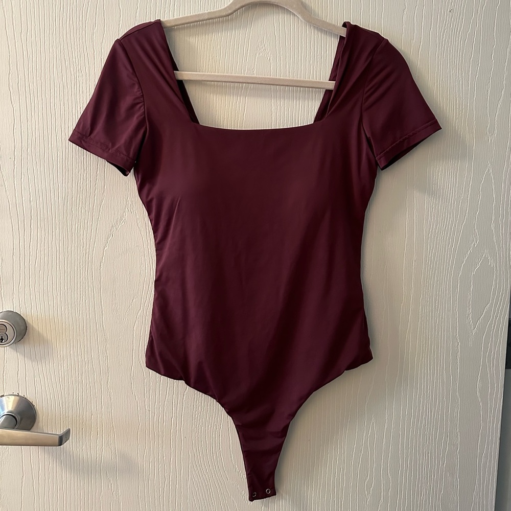 Kassy Network Square Neck Short Sleeve Bodysuit Bramisuit Maroon, Size Large